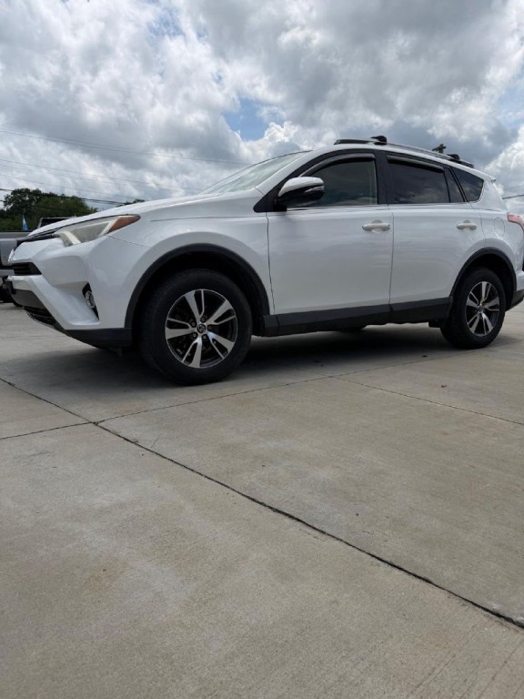 2017 Toyota Rav4 Image 3