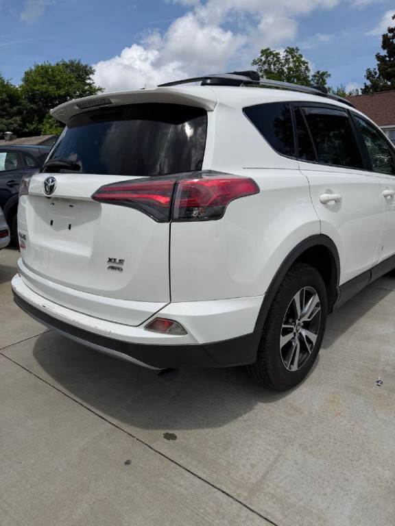 2017 Toyota Rav4 Image 4