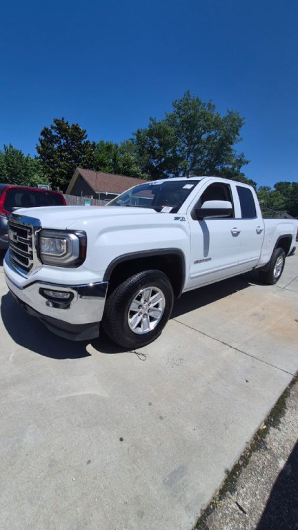 2016 GMC Sierra Image 2