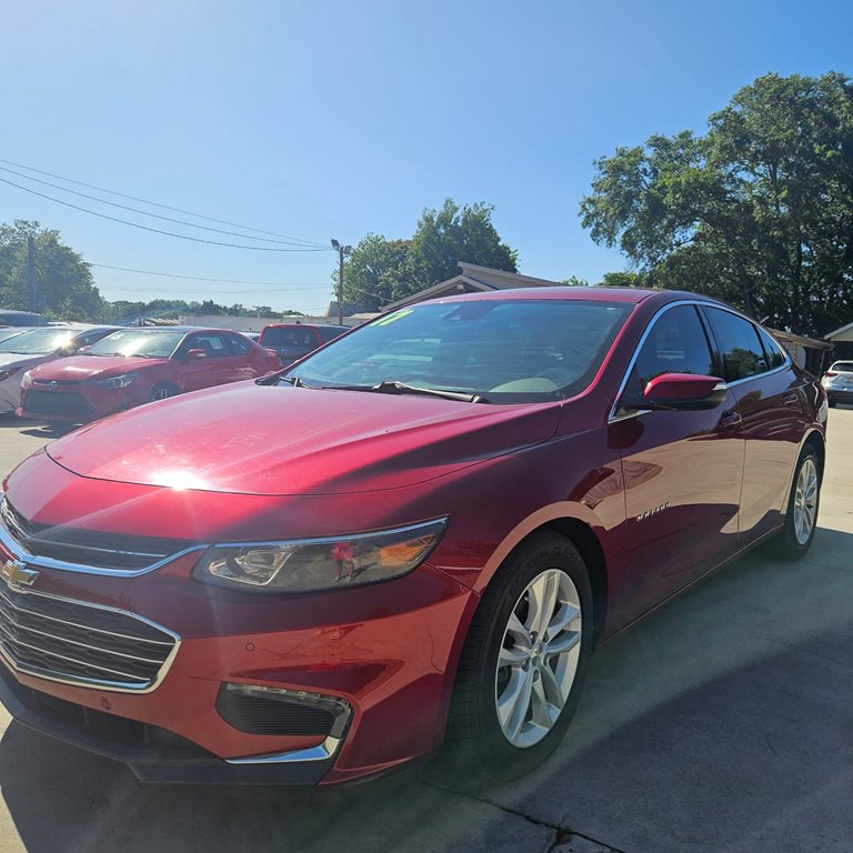 2017 Chevrolet Malibu Image 2