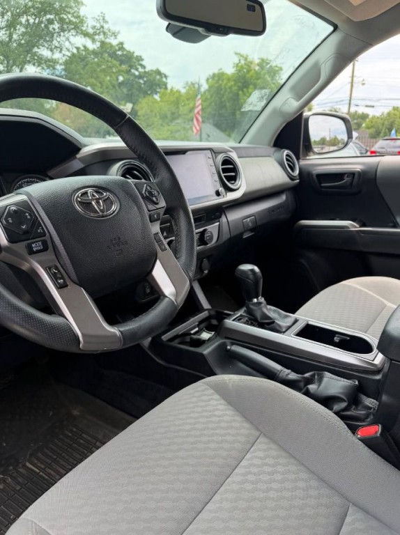2023 Toyota Tacoma Image 2