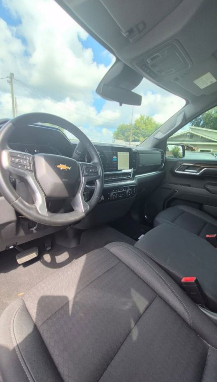 2023 Chevrolet Silverado 1500 Image 3