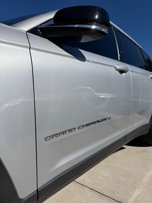 2021 Jeep Grand Cherokee Image 2
