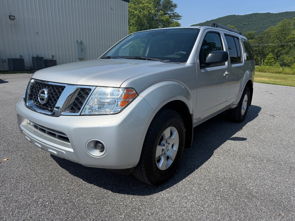 2012 Nissan Pathfinder Image 1
