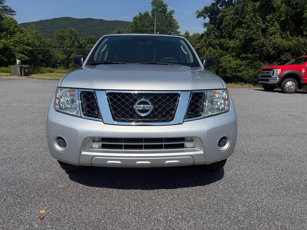 2012 Nissan Pathfinder Image 2