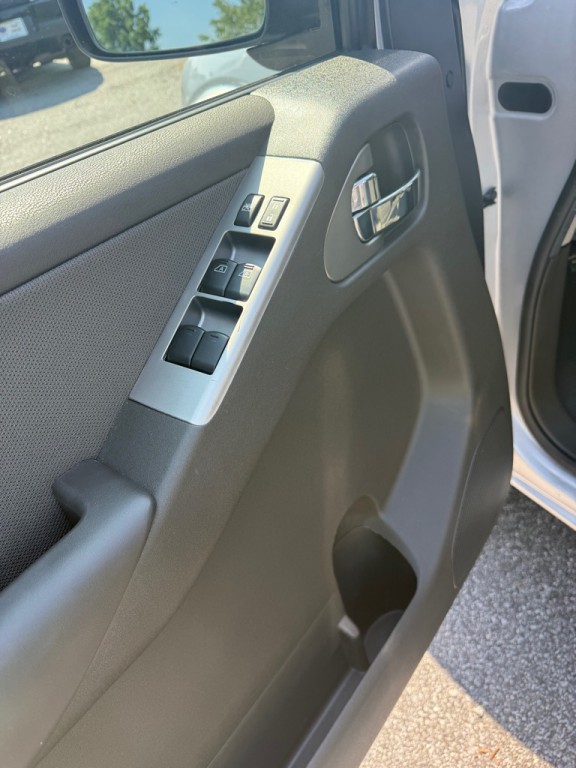 2012 Nissan Pathfinder Image 9