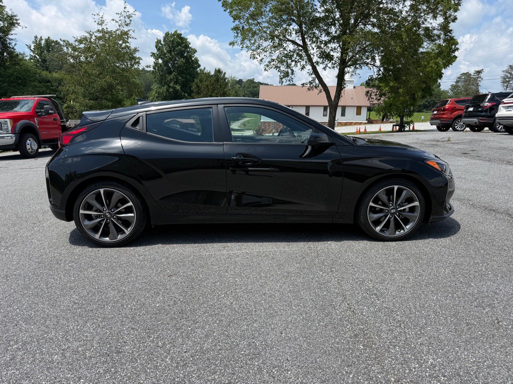 2020 Hyundai Veloster Image 3