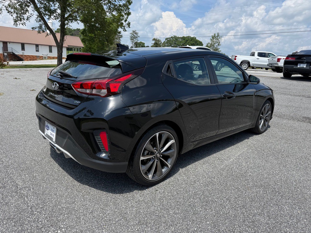 2020 Hyundai Veloster Image 4