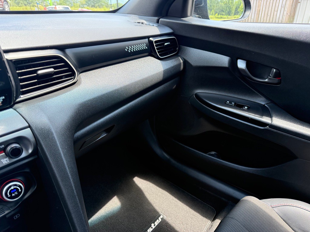2020 Hyundai Veloster Image 15