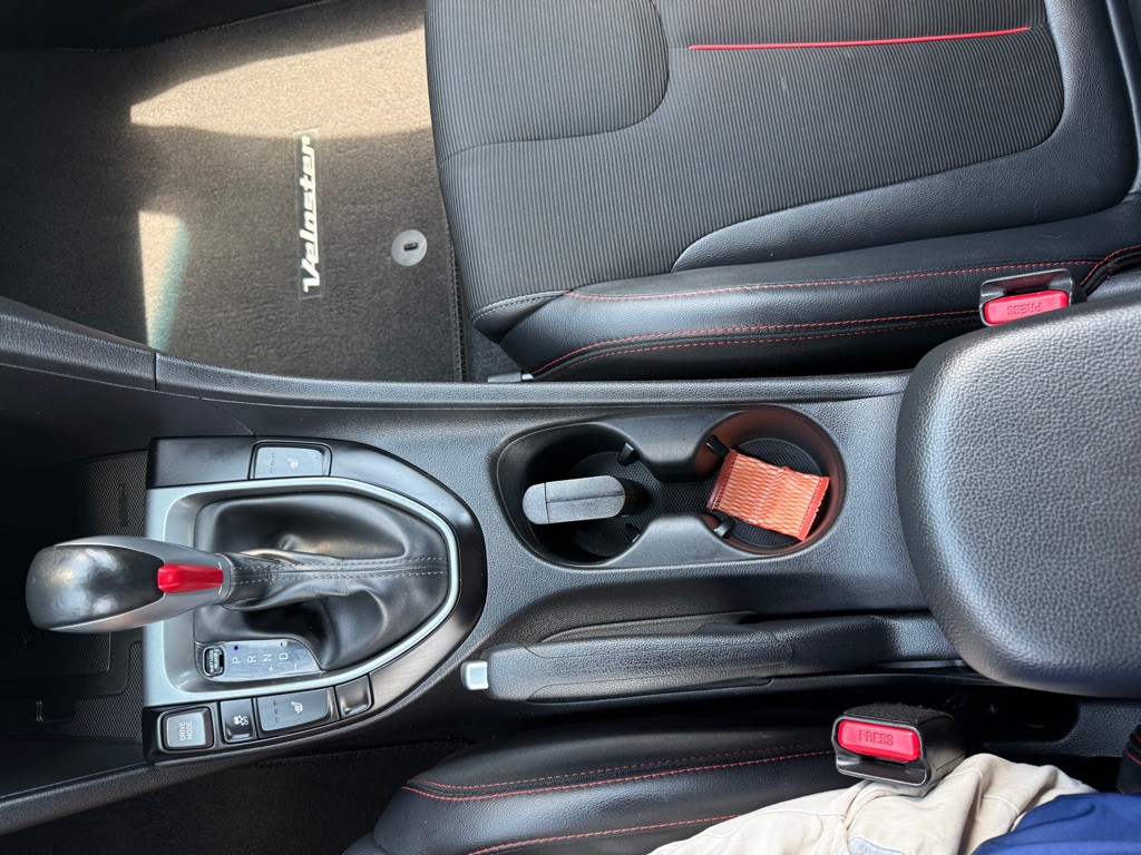 2020 Hyundai Veloster Image 16