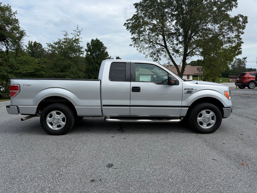 2011 Ford F-150 Image 2