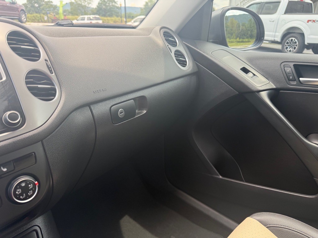 2016 Volkswagen Tiguan Image 16
