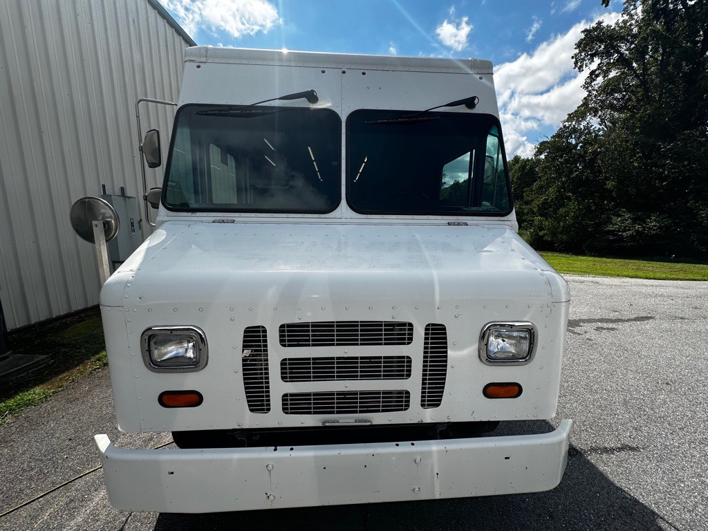 2015 Ford F59 Image 2