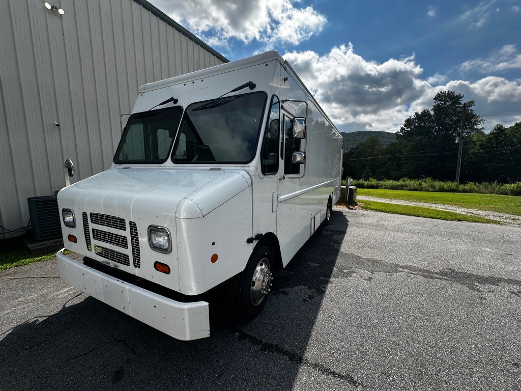 2015 Ford F59 Image 3