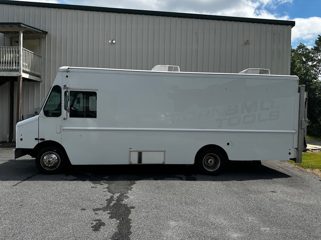 2015 Ford F59 Image 4