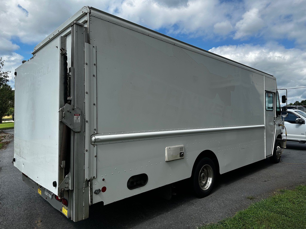2015 Ford F59 Image 6