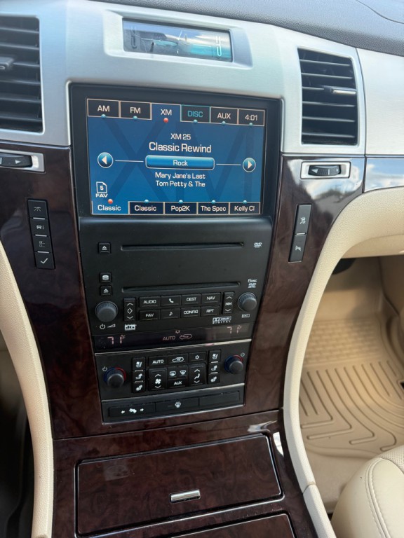2007 Cadillac Escalade Image 16