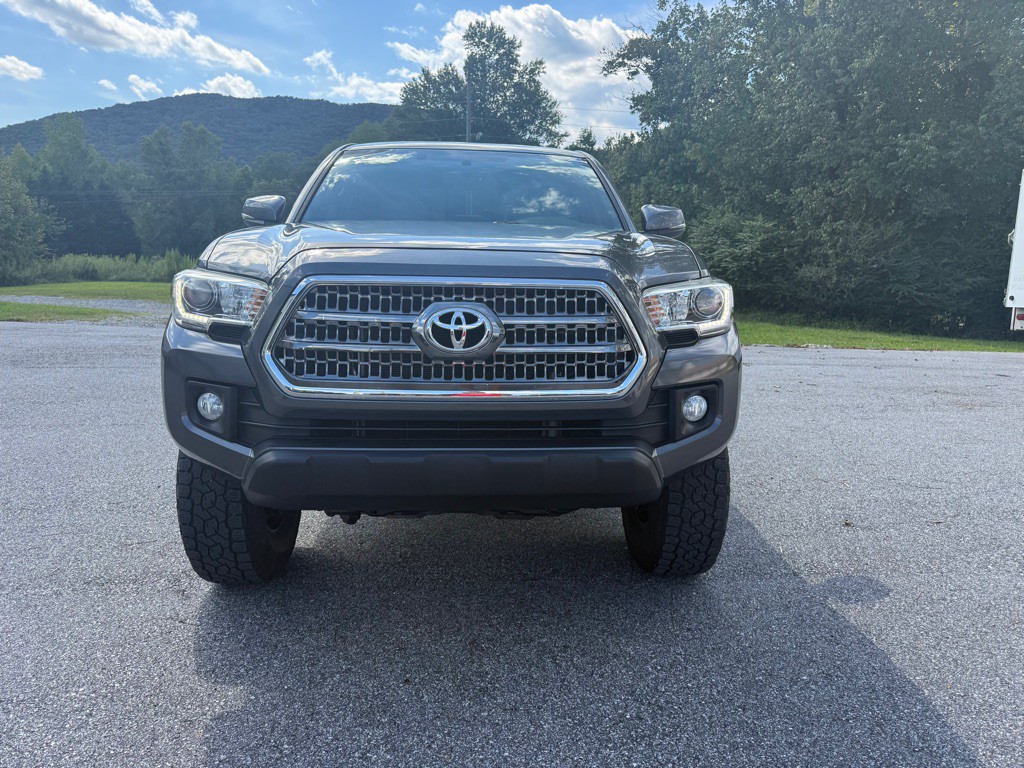2016 Toyota Tacoma Image 2
