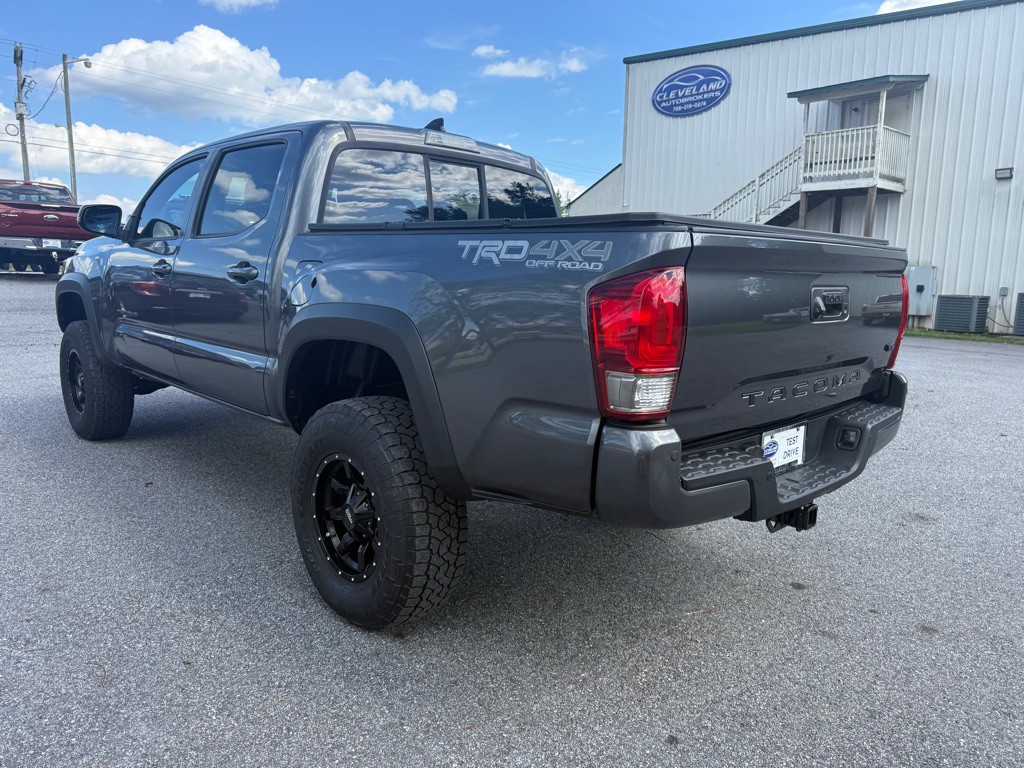 2016 Toyota Tacoma Image 9