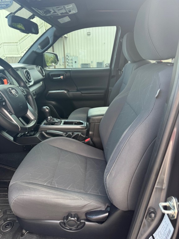 2016 Toyota Tacoma Image 12