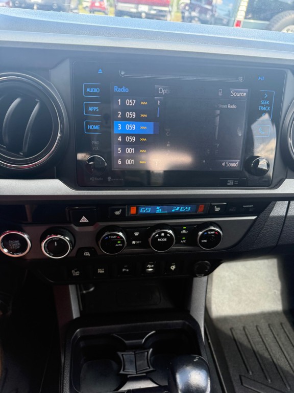2016 Toyota Tacoma Image 19