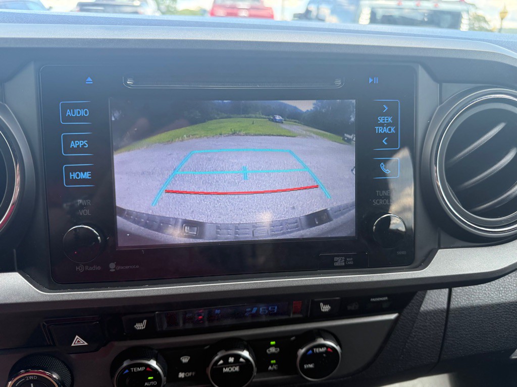 2016 Toyota Tacoma Image 21