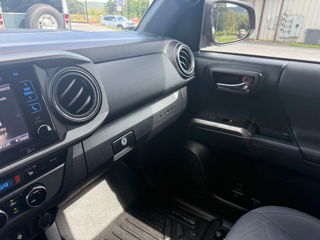2016 Toyota Tacoma Image 22