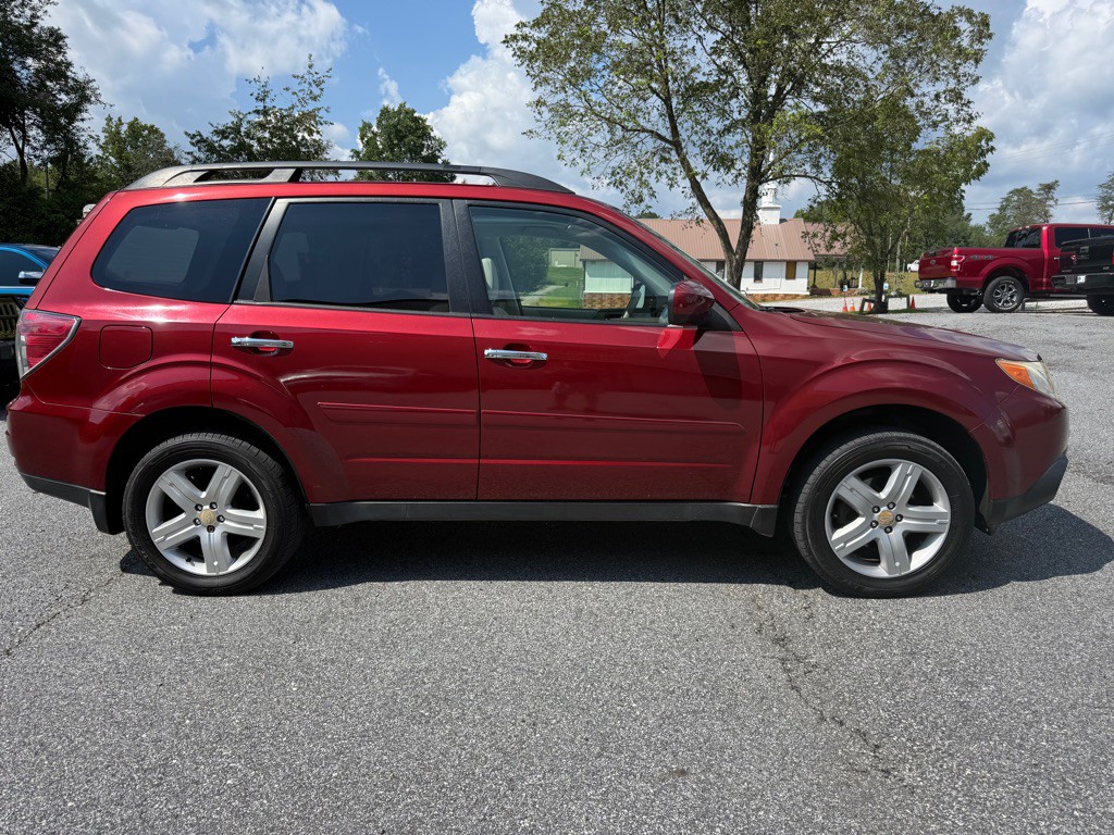 2010 Subaru Forester Image 2