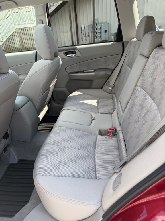 2010 Subaru Forester Image 9