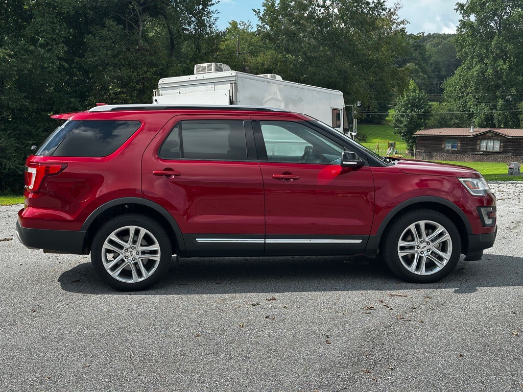 2017 Ford Explorer Image 4