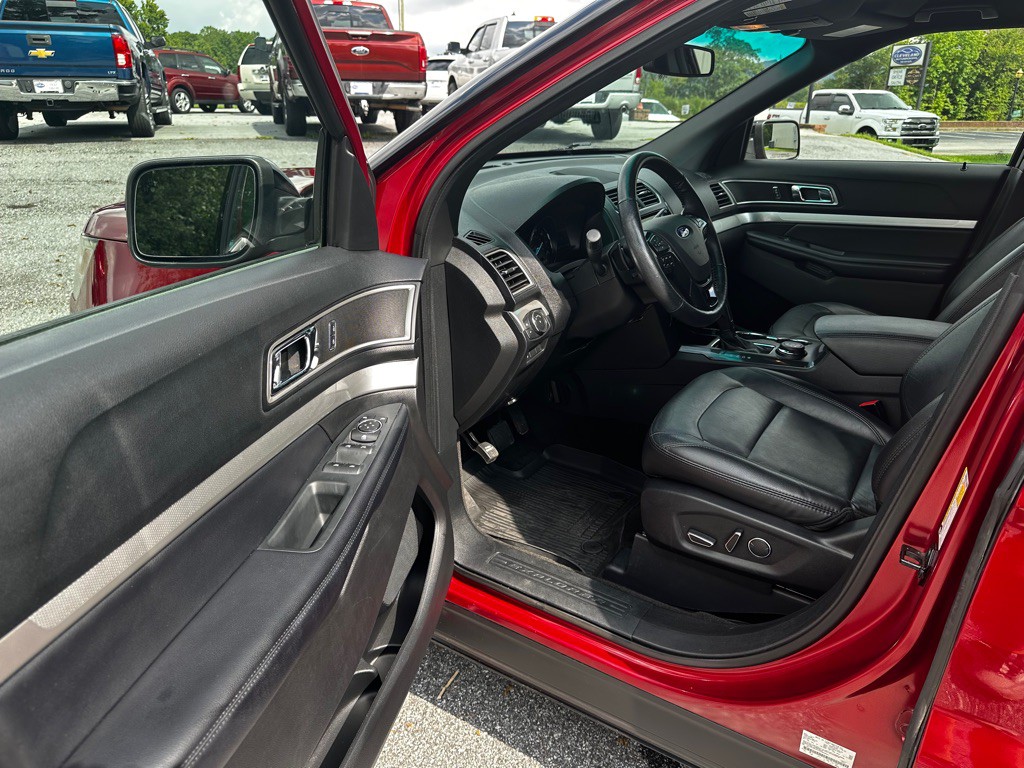 2017 Ford Explorer Image 9