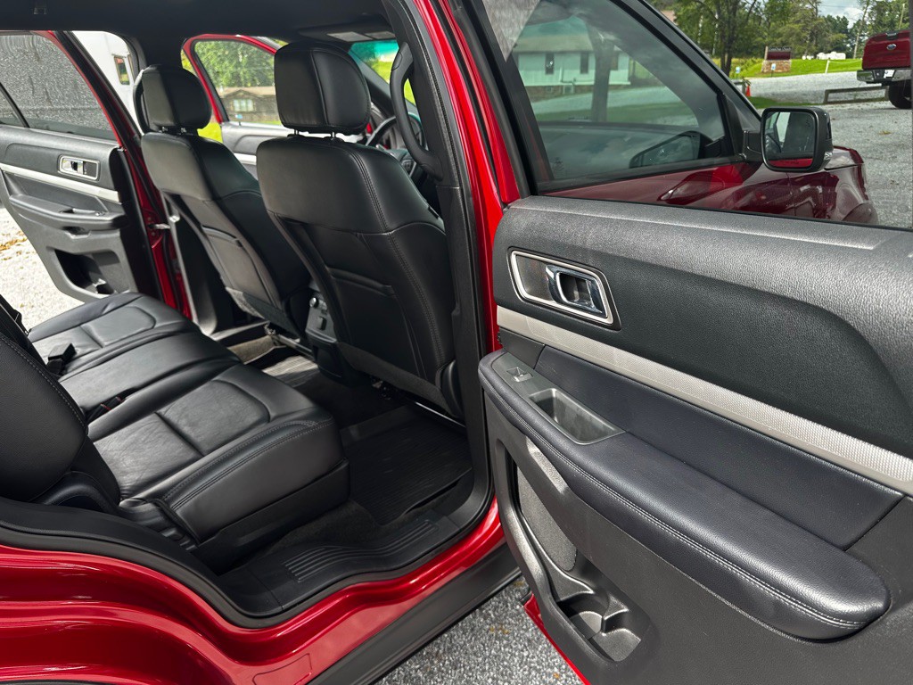 2017 Ford Explorer Image 12