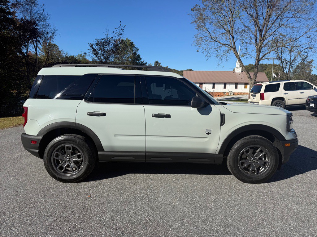 2021 Ford Bronco Image 2