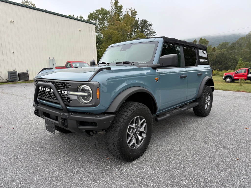 2022 Ford Bronco Image 2