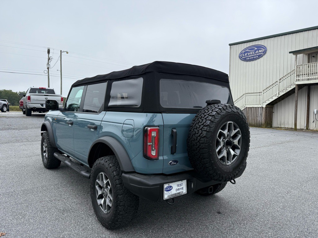 2022 Ford Bronco Image 8