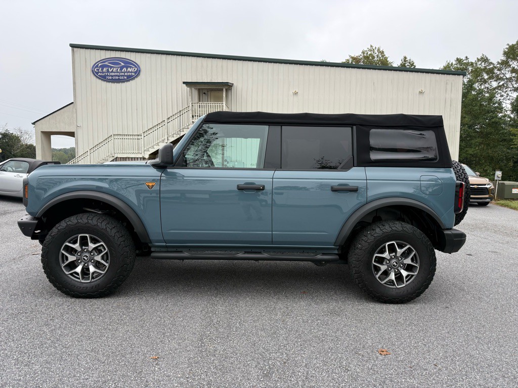 2022 Ford Bronco Image 9