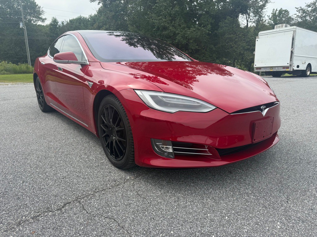 2020 Tesla Model S Image 1