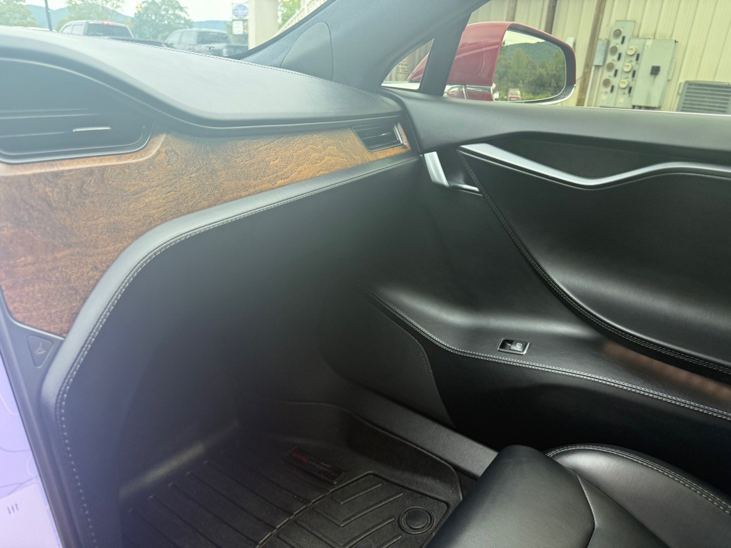 2020 Tesla Model S Image 16