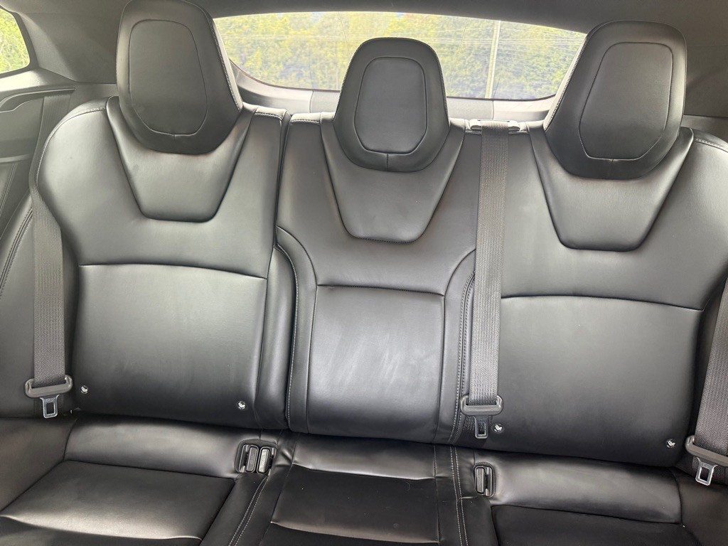2020 Tesla Model S Image 19