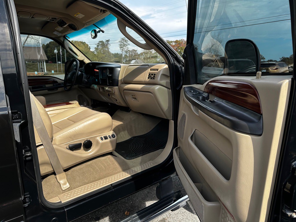 2005 Ford Excursion Image 13