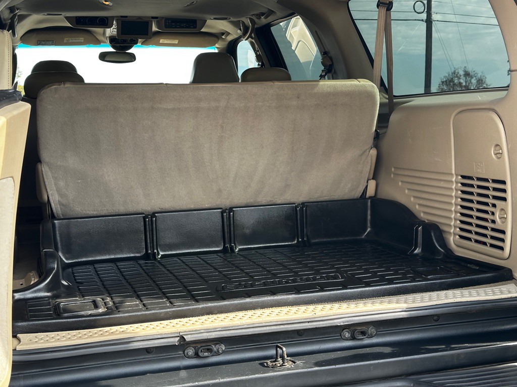 2005 Ford Excursion Image 17