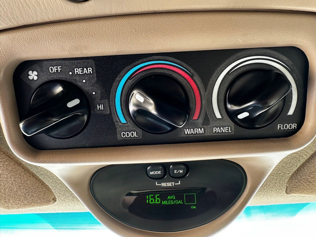 2005 Ford Excursion Image 21