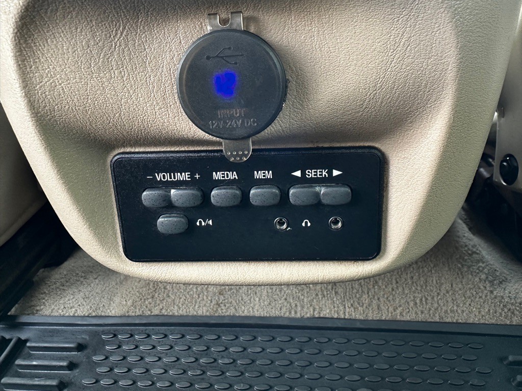 2005 Ford Excursion Image 23