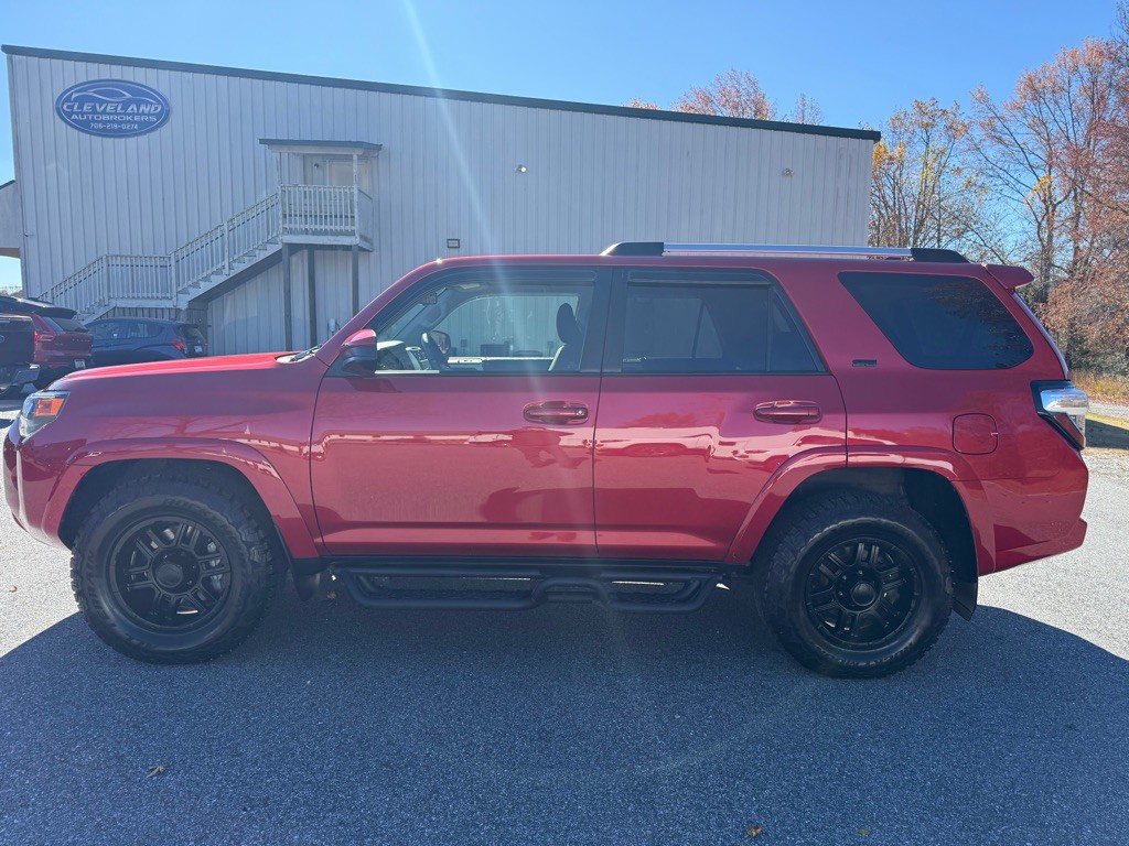 2022 Toyota 4Runner Image 8