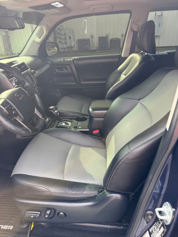 2017 Toyota 4Runner Image 9