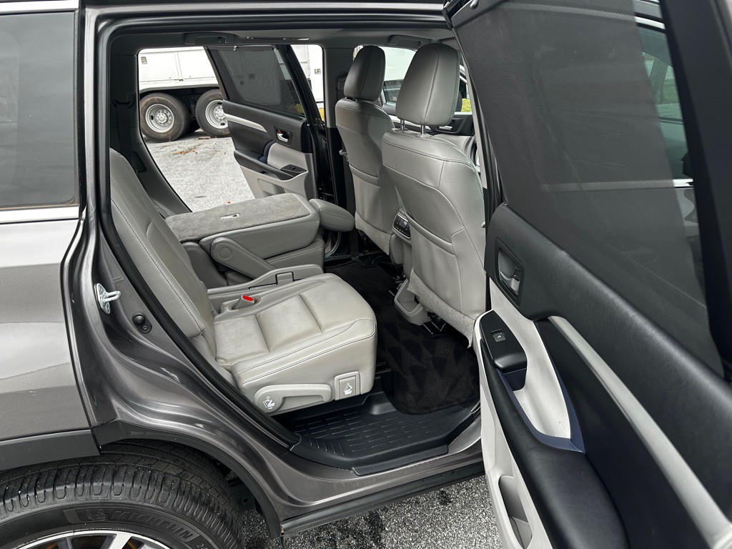 2019 Toyota Highlander Image 12