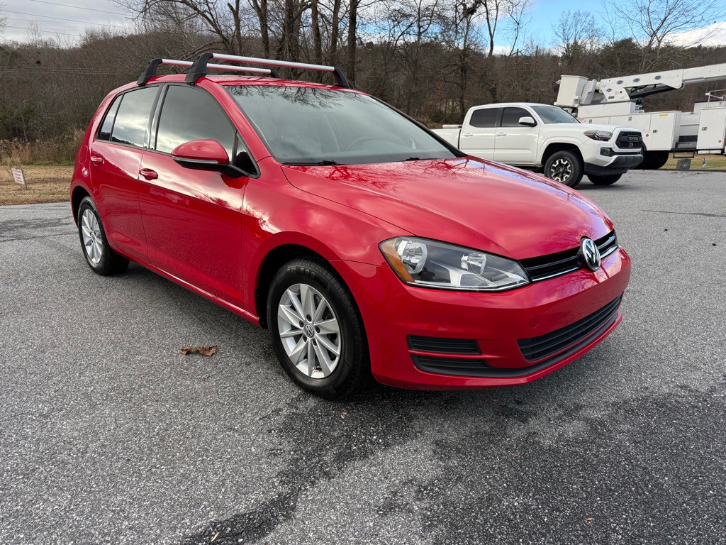 2016 Volkswagen Golf Image 1