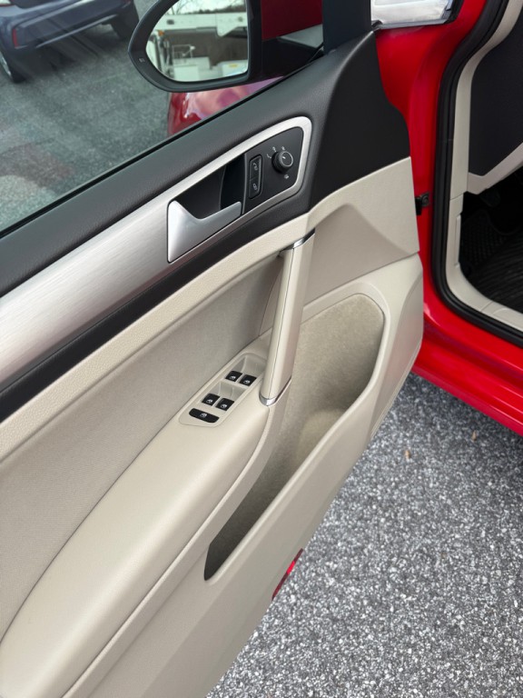 2016 Volkswagen Golf Image 9