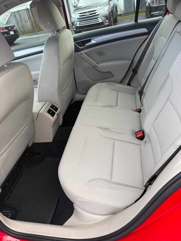 2016 Volkswagen Golf Image 11