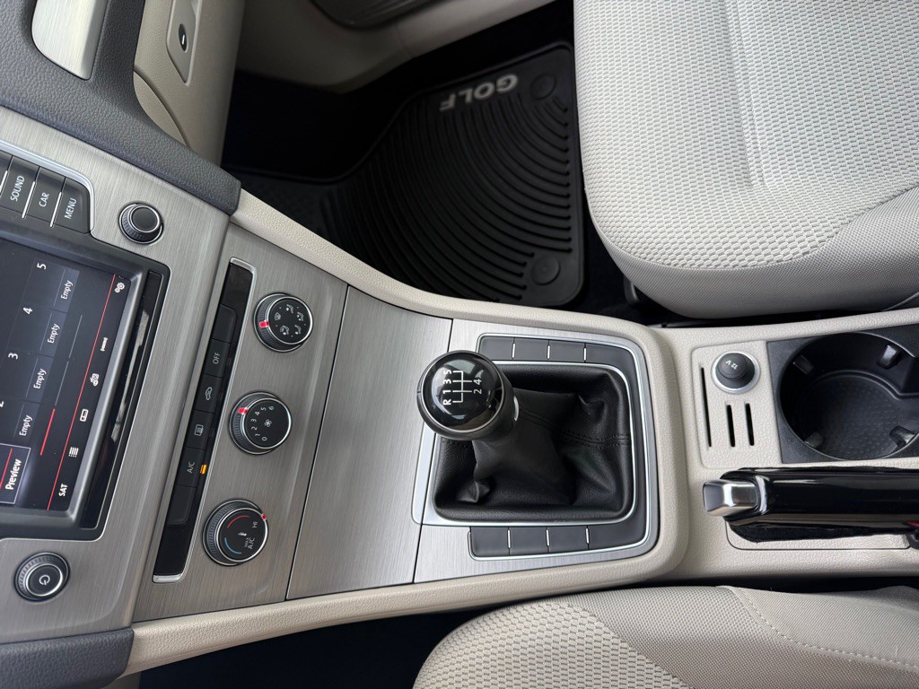 2016 Volkswagen Golf Image 16